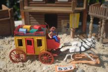 images/productimages/small/wells-fargo-stagecoach-with-coachman-2nd-version-timpo-toys-o.527-a.jpg
