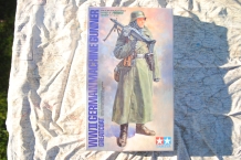 images/productimages/small/wwii-german-machinegunner-greatcoat-tamiya-36306-doos.jpg