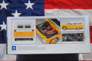 Revell 85-4409 '66 Chevy Suburban