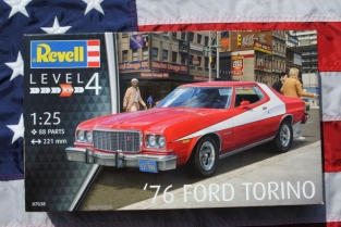 Revell 07038 '76 FORD TORINO