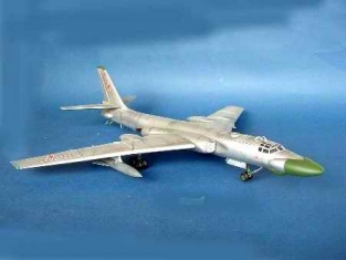 Trumpeter 01613  Tu-16K-10 BADGER C