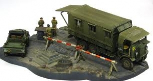 Revell 03227  Monty's Caravan & Scout Car   1:76