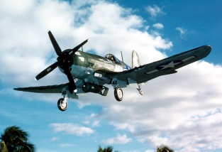 Guillow's 1004 F4U-4 CORSAIR U.S.Navy & Marines WW2 Fighter