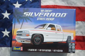 Revell 14538 1999 Chevy Silverado Custom Pickup