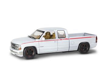 Revell 14538 1999 Chevy Silverado Custom Pickup