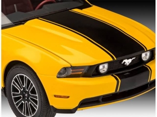 Revell 07046 2010 FORD MUSTANG GT