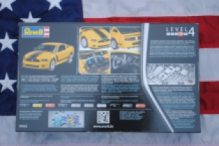 Revell 07652 2013 FORD MUSTANG BOSS 302