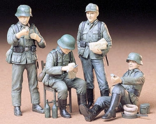 TAM35129  GERMAN SOLDIERS AT REST