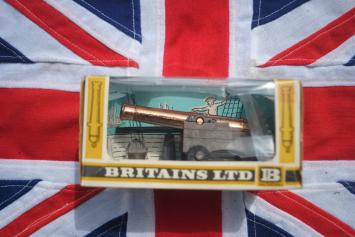 Britains LTD Models 9738 4.7 NAVAL CANNON with cannonballs