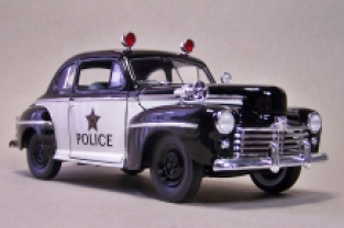 Revell 85-4318 '48 Ford Police Coupe 2 'n 1