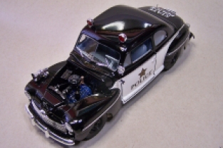 Revell 85-4318 '48 Ford Police Coupe 2 'n 1