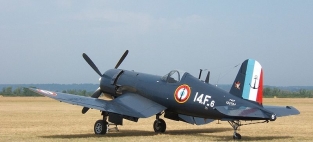 HLR80415  F4U-7 Corsair