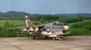 Heller 80329  A-7E/H Corsair II