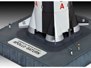 Revell 04909  Apollo Saturn V