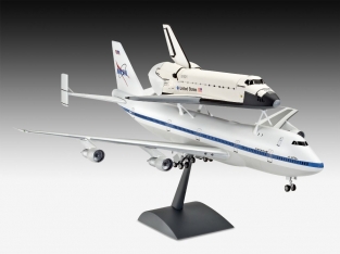 Revell 04863  Boeing 747 Jumbo Jet and SCA Space Shuttle