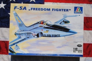 Italeri 802 F-5A 