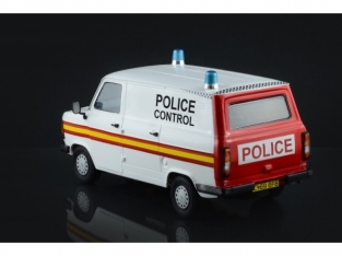 Italeri 3657 FORD TRANSIT UK POLICE