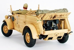 Tamiya 36202 German KÜBELWAGEN TYPE 82 with Fieldmarschall ROMMEL