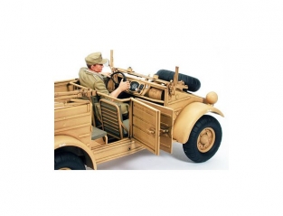 Tamiya 36202 German KÜBELWAGEN TYPE 82 with Fieldmarschall ROMMEL