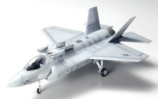 Italeri 1419 Joint Strike Fighter program X-32A and X-35B