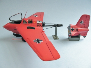 Hasegawa 08213 MESSERSCHMITT Me 163B Komet 'Ekdo 16'