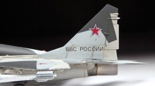 Zvezda 7309 MIG-29 SMT Russian Fighter 