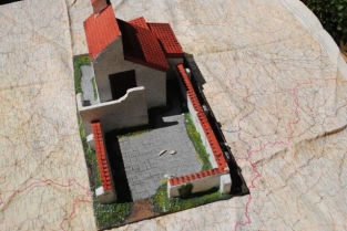 HMiH 19 Mediterranean Wartime Building Europe Scenery with Removeble Roof