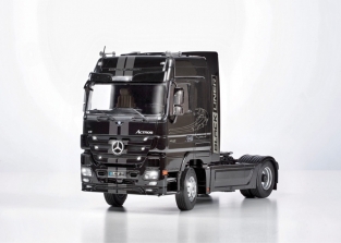 Italeri 3884 Mercedes-Benz Actros MP3 White Liner / Black Liner