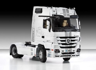 Italeri 3884 Mercedes-Benz Actros MP3 White Liner / Black Liner