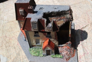 HMiH 10 Ruined Wartime Building Europe Scenery with Removeble Roof