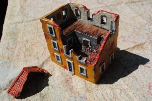 HMiH 35 Ruined Wartime Building Europe Scenery with Removeble Roof