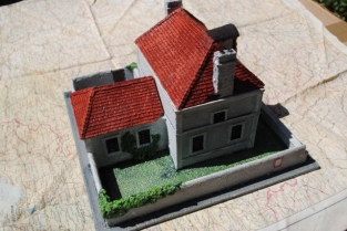 HMiH 36 Ruined Wartime Building Europe Scenery with Removeble Roof