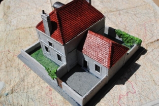 HMiH 36 Ruined Wartime Building Europe Scenery with Removeble Roof