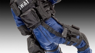 Revell 02805 SWAT OFFICER