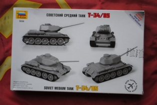 Zvezda 5039 T-34/85 Soviet Medium Tank