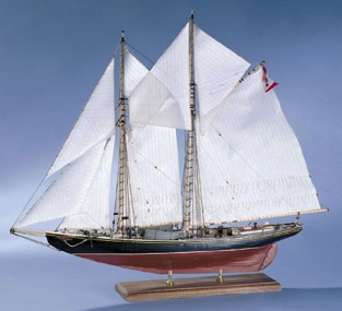 Hobby Craft HC-5001 THE BLUENOSE Champion Racing Schooner of the Grand Banks