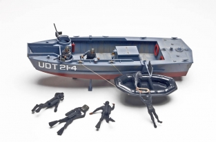 Revell 85-0313 U.D.T.BOAT with Frogmen