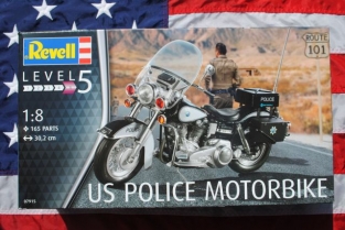 Revell 07915  US POLICE MOTORBIKE Harley Davidson