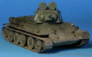 Zvezda 5001  Soviet medium Tank T-34/76 (Mod.1943)