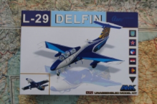 AMK 86001 AERO L-29 DELFIN