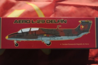 AMK 88002 AERO L-29 DELFÍN