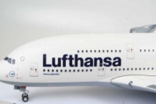 Revell 04270  Airbus A380-800 LUFTHANSA