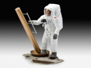 Revell 03702 Apollo 11 ASTRONAUT on the MOON