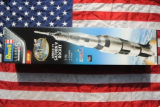 Revell 03704 Apollo 11 SATURN V ROCKET