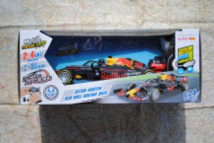 Maisto 82351 ASTON MARTIN RED BULL RACING RB15 driver Max Verstappen No.33