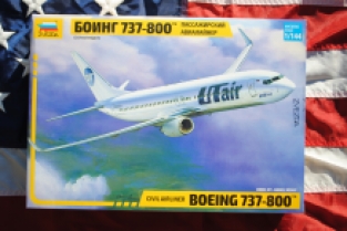 Zvezda 7019 BOEING 737-800 Civil Airliner