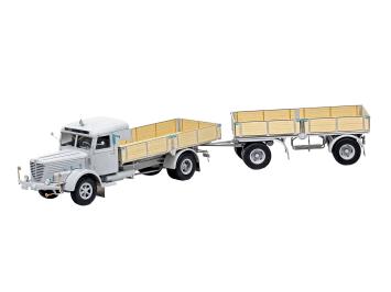 Revell 07580 Büssing 8000 S 13 with Trailer 'Platinum Edition'