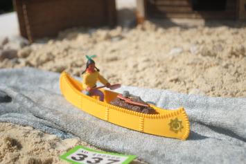 Timpo Toys G.337 Canoe Canoe with Indians + load - Yellow 