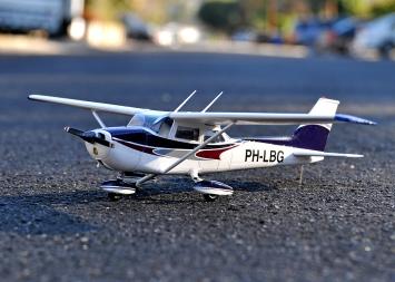 Minicraft Model Kits 11635 Cessna 172