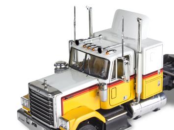 Revell 17471 Chevy Bison Semi Truck